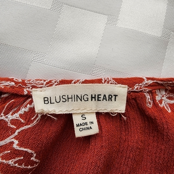 Blushing Heart Floral Embroidered Cold Shoulder Bell Sleeve Women's Top Size S - Picture 4 of 6